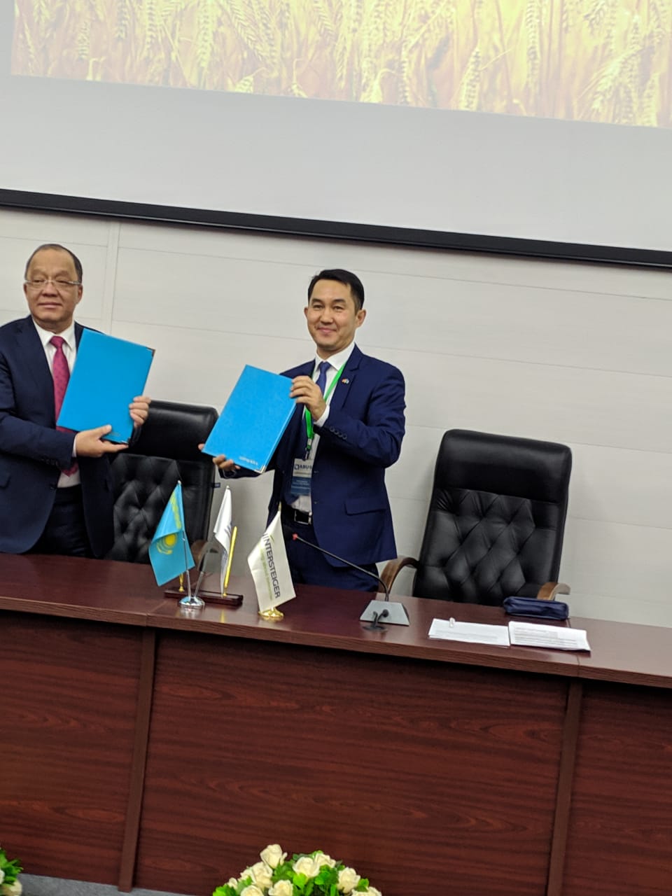 Подписание меморандума о сотрудничестве между НАО “НАНОЦ” и компанией “Astana Business Group BM LTD”. 